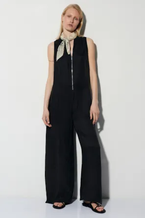 Macacão sem mangas com fecho frontal de fecho BSB