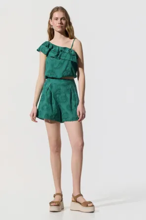 Top cropped bordado com um ombro só e babados BSB