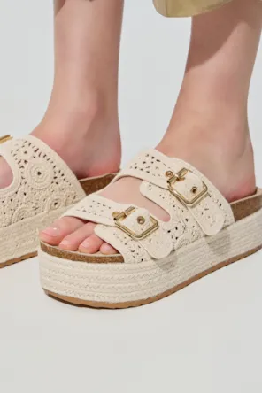 Chinelos plataforma trançadas BSB 