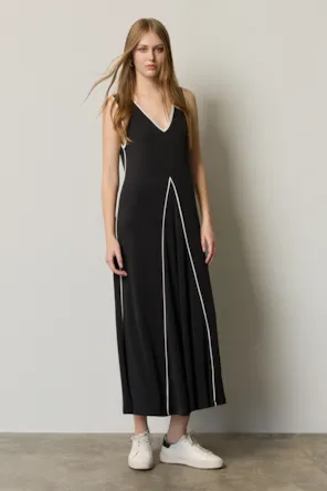 Vestido maxi com detalhes em contraste BSB