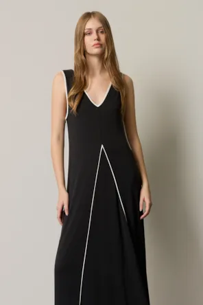 Vestido maxi com detalhes em contraste BSB