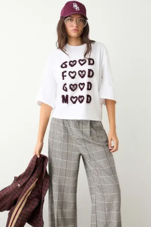 Camiseta com estampa em relevo BSB