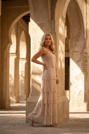 Vestido longo com faixa e babados em renda ANIYE BY