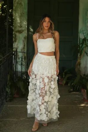Saia Longa em Organza Bordado Floral Branca SAHOCO 