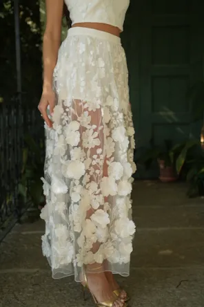 Saia Longa em Organza Bordado Floral Branca SAHOCO 