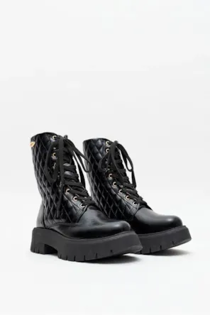 Bota Cano  Curto Com Matelassê LANÇA PEREFUME