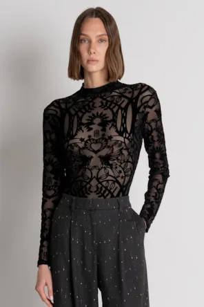 Body slim fit confeccionado em renda FRACOMINA 