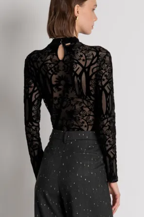 Body slim fit confeccionado em renda FRACOMINA 