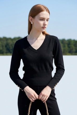 Camisola  de malha com corte justo e decote em V FRACOMINA