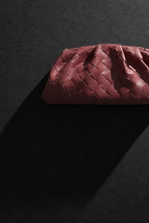 Mala  Clutch Com Enfeite E Pingente LANÇA PERFUME 