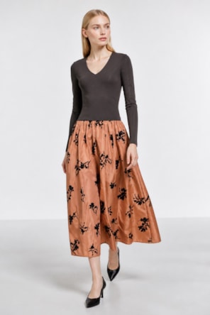 Vestido longo de corte regular confeccionado em tecidos mistos. FRACOMINA 