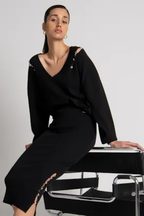Camisola tricô de corte regular com decote em V. FRACOMINA 
