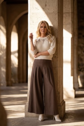 Camisola Tricô cropped com aplicações de joias. FRACOMINA 