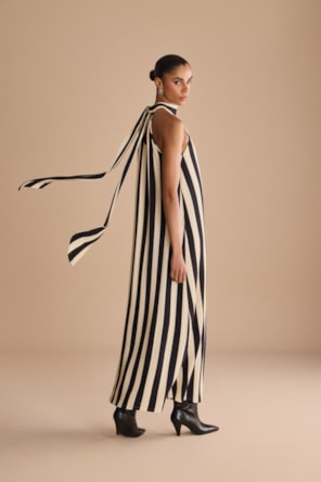 VESTIDO RICAS CAVAS LANÇA PERFUME 