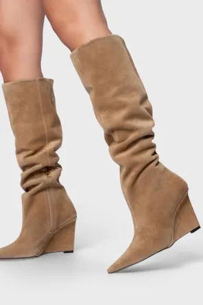 Bota Anabela Cano Alto Couro Suede Bege Almond CARRANO 