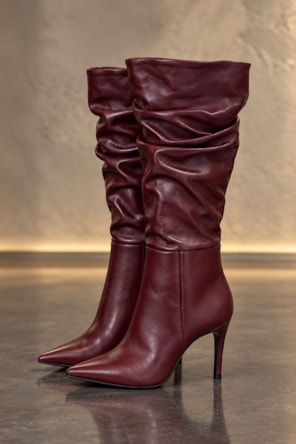 Bota Slouchy Cano Alto Salto Fino Couro Bordou  CARRANO 