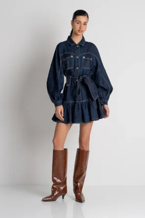  Vestido  de corte regular em jeans com lavagem média