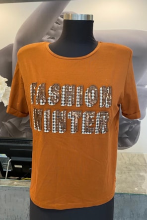 T-SHIRT COM LANTEJOULAS