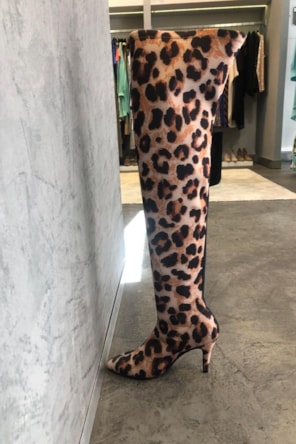 BOTAS ANIMAL PRINT CANO ALTO