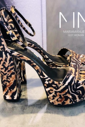SANDALIAS COMPENSADAS ANIMAL PRINT 