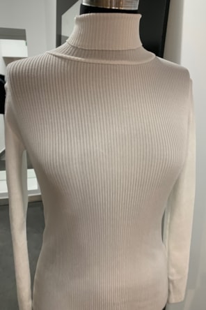 CAMISOLA GOLA ALTA CANELADA 