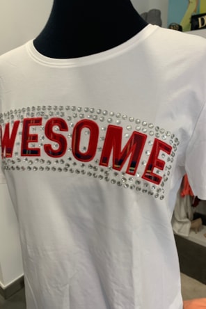 T-SHIRT AWESOME