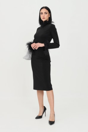 VESTIDO GOLA PLUMAS