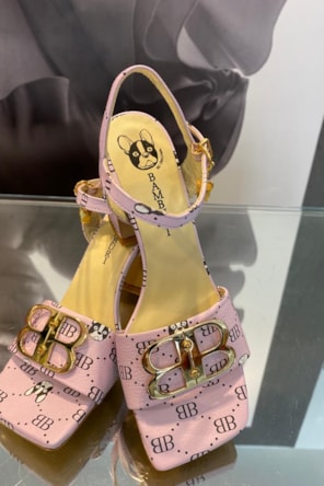 SANDALIAS  LETRAS LILÁS 