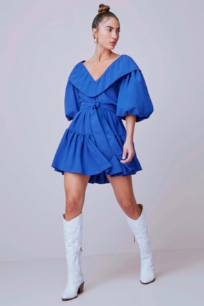 Vestido Curto Com Mangas Balonê