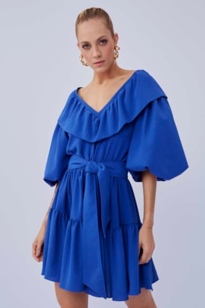 Vestido Curto Com Mangas Balonê