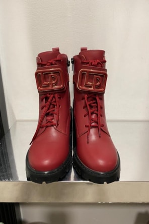 BOTAS VERMELHAS