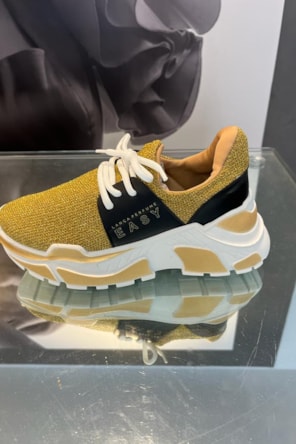 Tenis Ouro 