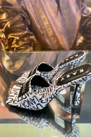 SANDALIAS LETRAS 