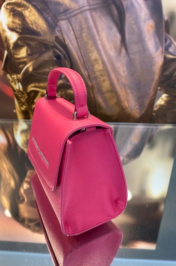 35ffec24-bd93-4aa6-b3f1-f9802e687412