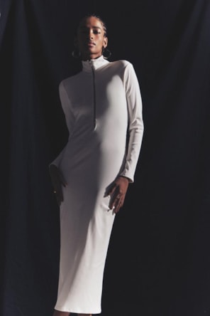 VESTIDO JUSTO COM FECHO 