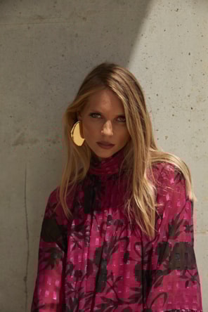 VESTIDO COM FOLHOS E PRINT FLORAL