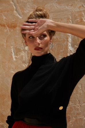 CAMISOLA DE MALHA SUAVE COM GOLA ALTA