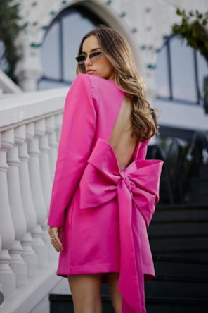 VESTIDO ESTRUTURADO COM MAXI LAÇO ROSA