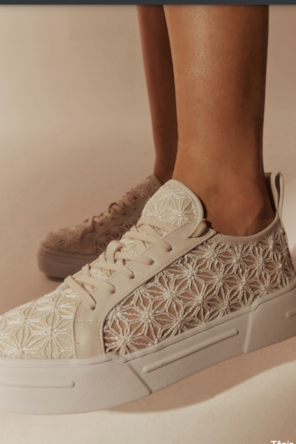 TENIS BORDADOS 