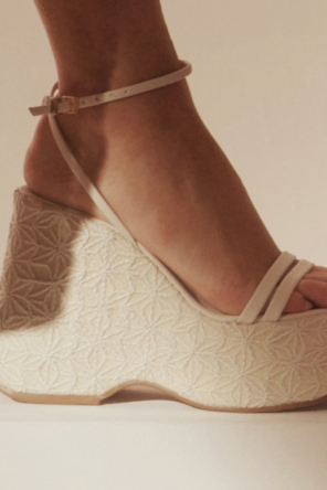 SANDALIAS  BORDADAS COMPENSADAS