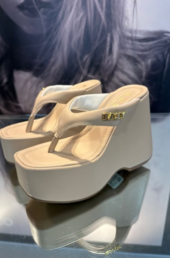 85d1fb5c-95b5-44f5-95d3-1c7e6adbad2b