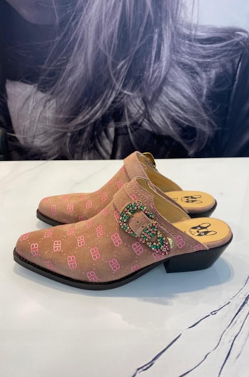 d95b57fe-c172-4cfc-9d50-48afb564d9a1