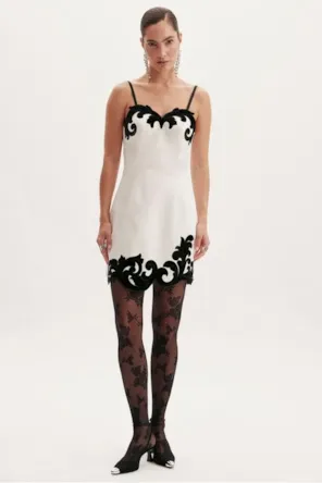 VESTIDO LANÇA PERFUME CURTO BORDADO 