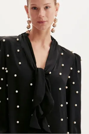 BLUSA PRETA PEROLAS 