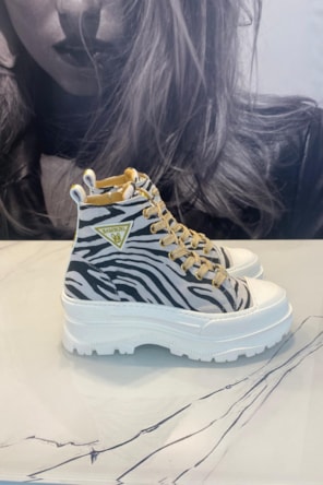 TÉNIS  BOTA  ZEBRA BAMBURI 