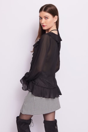 BLUSA FOLHOS PRETA 