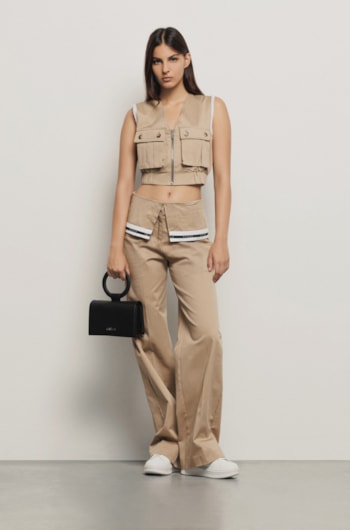 0025993-gilet-crop-zippato-in-gabardina-safari-2000