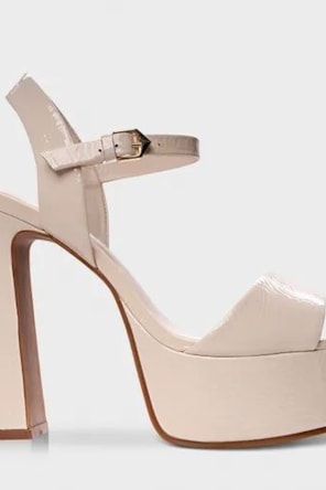 SANDÁLIA VERNIZ OFF WHITE  CARRANO 