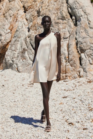 VESTIDO ACETINADO PEROLA CURTO ELEH 