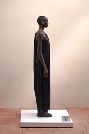 VESTIDO LONGO ACETINADO PRETO ELEH 